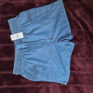 Suzy Shier Denim Blue Women's Size Medium Cargo Shorts, New With Tags